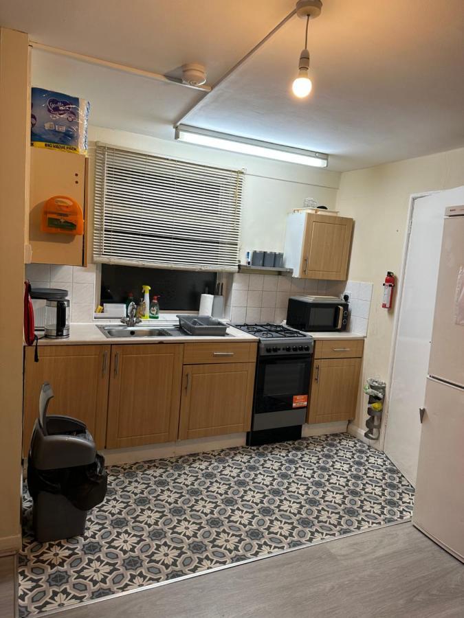 Appartement Amazing And Lovely 2- Bedroom First Floor Flat Londen